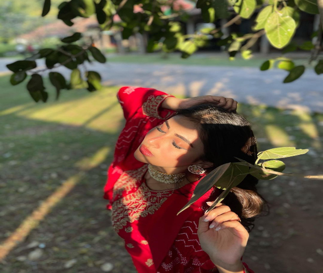एक्ट्रेस मौनी रॉय